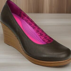 CROCS Wedges Womens Size 8.5 Espresso Brown A-Leigh Leather Closed Toe Heels EUC